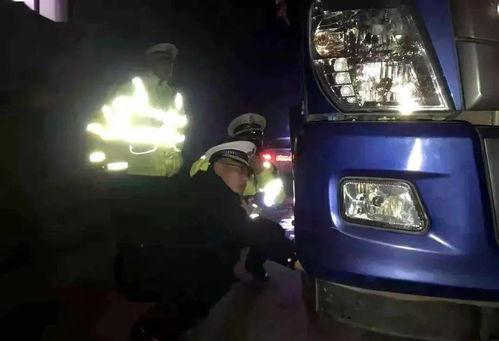 吃瓜群众看车队,繁华背后的人生百态